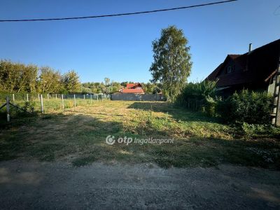 Eladó lakóövezeti telek Poroszló