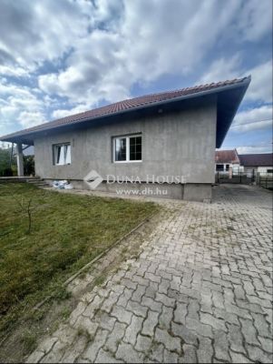 Eladó családi ház Enying