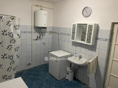 Eladó családi ház Apc
