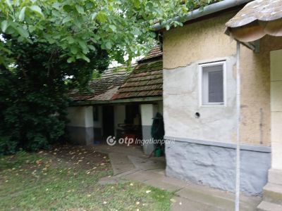 Eladó családi ház Apc