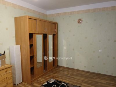 Eladó családi ház Apc