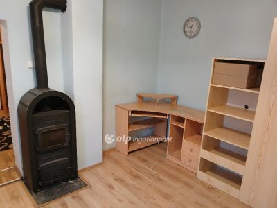 Eladó családi ház Apc