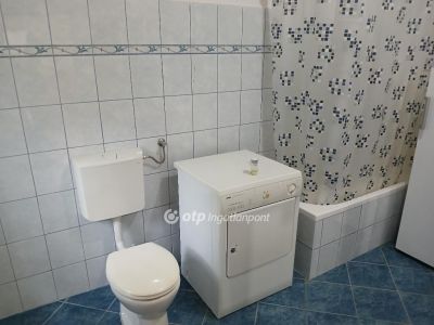 Eladó családi ház Apc
