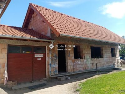 Eladó családi ház Tura
