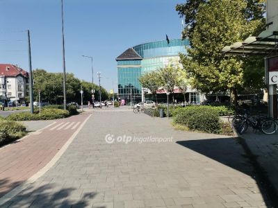 Kiadó utcai bejáratú üzlethelység Békéscsaba