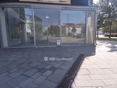 Kiadó utcai bejáratú üzlethelység Békéscsaba