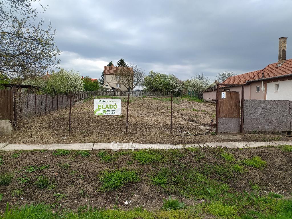 Eladó lakóövezeti telek Polgár