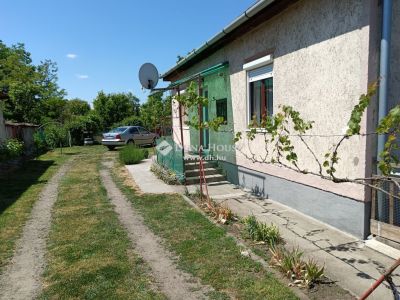 Eladó családi ház Erdőtelek