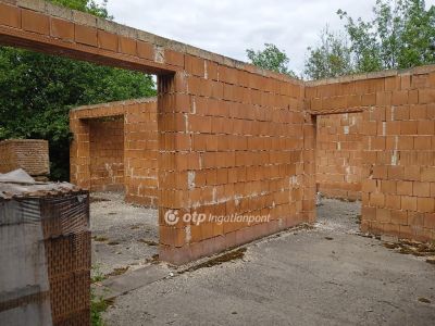 Eladó családi ház Becskeháza