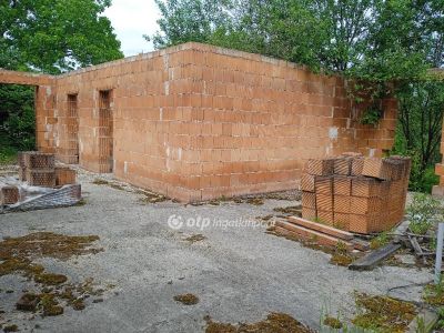 Eladó családi ház Becskeháza