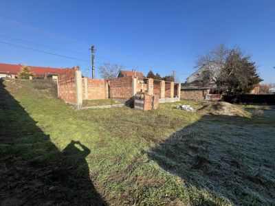 Eladó lakóövezeti telek Újhartyán