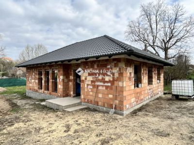 Eladó családi ház Gomba