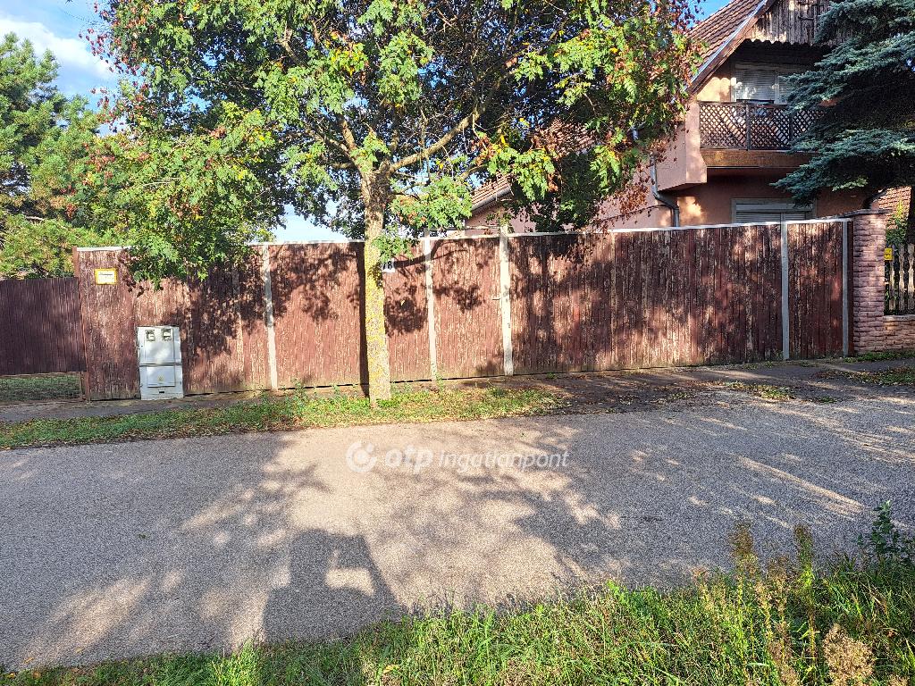 Eladó lakóövezeti telek Békéscsaba
