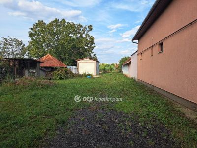 Eladó lakóövezeti telek Békéscsaba