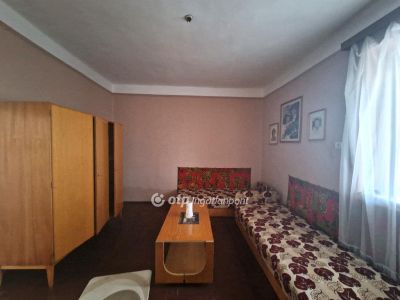 Eladó családi ház Poroszló