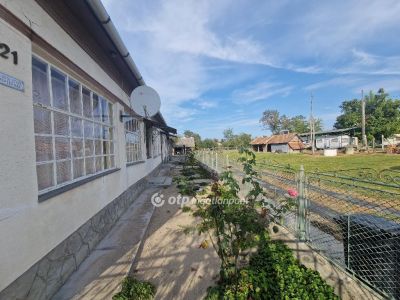 Eladó családi ház Poroszló