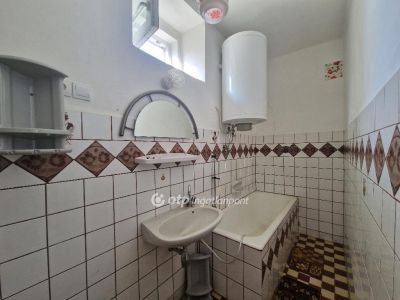 Eladó családi ház Poroszló