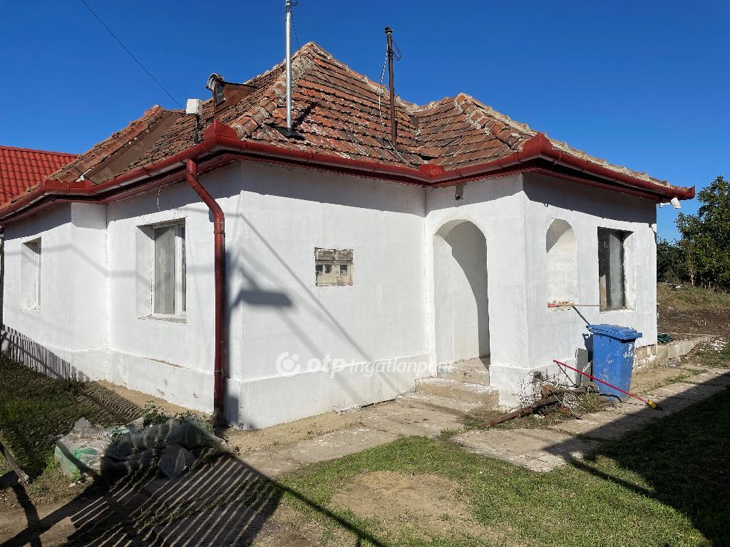 Eladó családi ház Adács