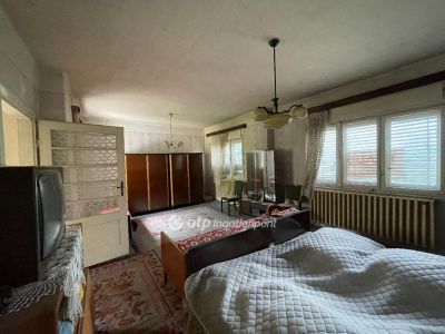 Eladó családi ház Abasár