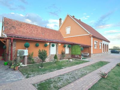 Eladó családi ház Tarnaörs