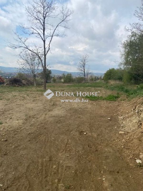 Eladó külterületi telek Pécs