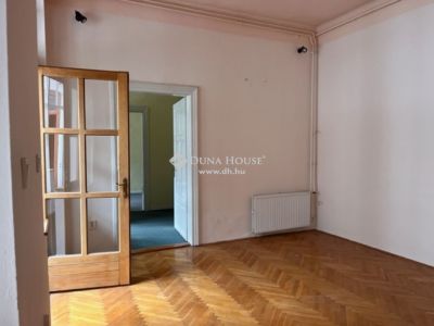 Eladó lakás Pécs