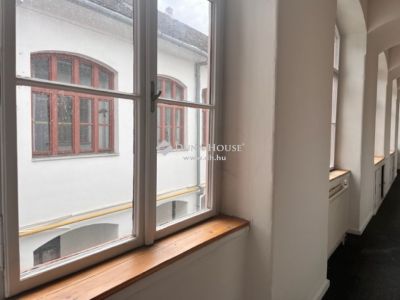 Eladó lakás Pécs