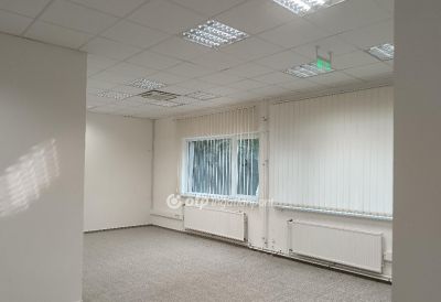 Kiadó irodahelység irodaházban Tatabánya