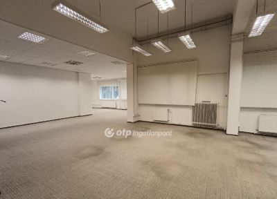 Kiadó irodahelység irodaházban Tatabánya