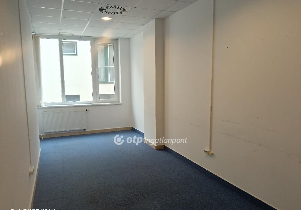 Kiadó irodahelység irodaházban Szeged