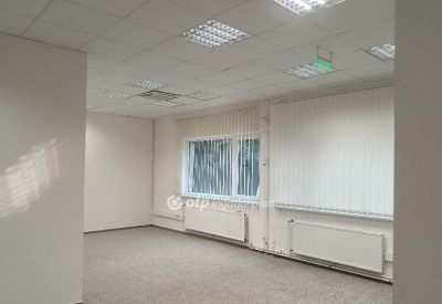 Kiadó irodahelység irodaházban Tatabánya