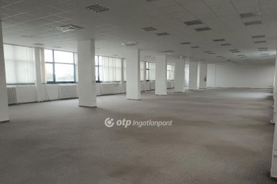 Kiadó irodahelység irodaházban Tatabánya