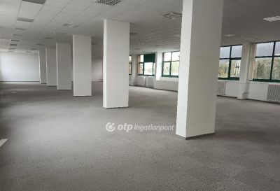 Kiadó irodahelység irodaházban Tatabánya