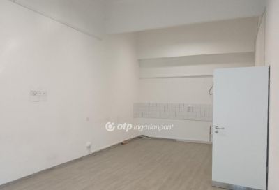 Kiadó irodahelység irodaházban Tatabánya