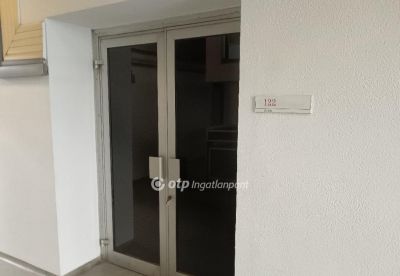 Kiadó irodahelység irodaházban Tatabánya