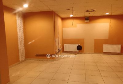 Kiadó irodahelység irodaházban Szeged
