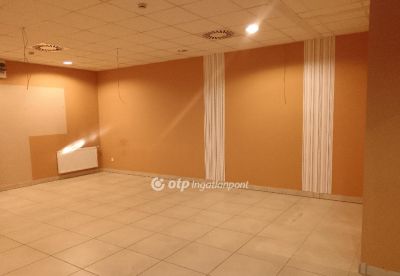 Kiadó irodahelység irodaházban Szeged