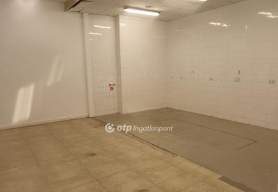 Kiadó irodahelység irodaházban Szeged