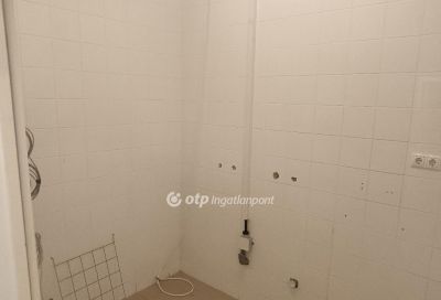 Kiadó irodahelység irodaházban Szeged