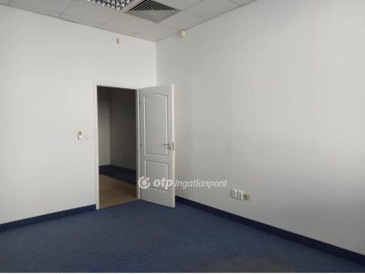 Kiadó irodahelység irodaházban Szeged