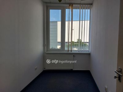 Kiadó irodahelység irodaházban Szeged