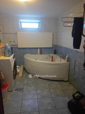 Eladó családi ház Derecske