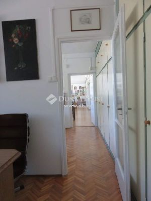 Eladó irodahelység irodaházban Szekszárd
