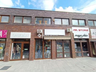 Eladó üzlethelység üzletházban Szekszárd