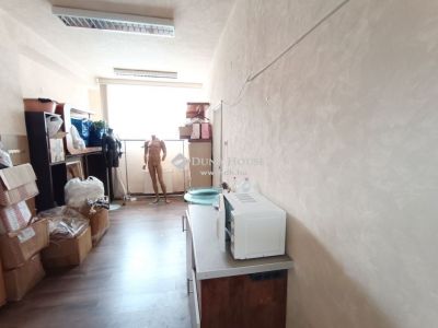 Eladó üzlethelység üzletházban Szekszárd