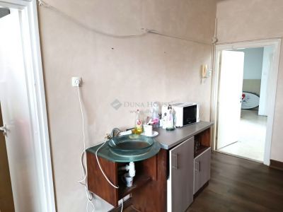 Eladó üzlethelység üzletházban Szekszárd