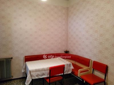 Eladó családi ház Tura