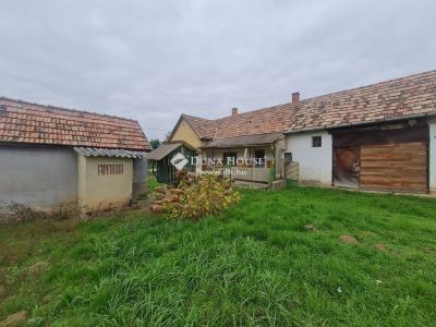 Eladó családi ház Zics