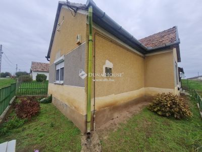 Eladó családi ház Zics