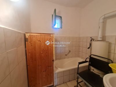 Eladó családi ház Zics